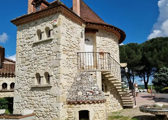 Domaine De La Tour De Peres