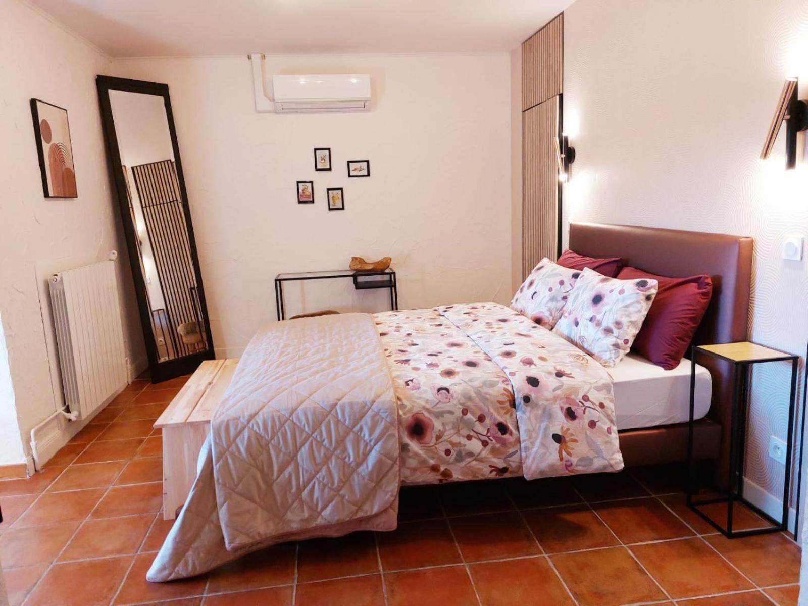 Domaine De La Tour De Peres Apartment