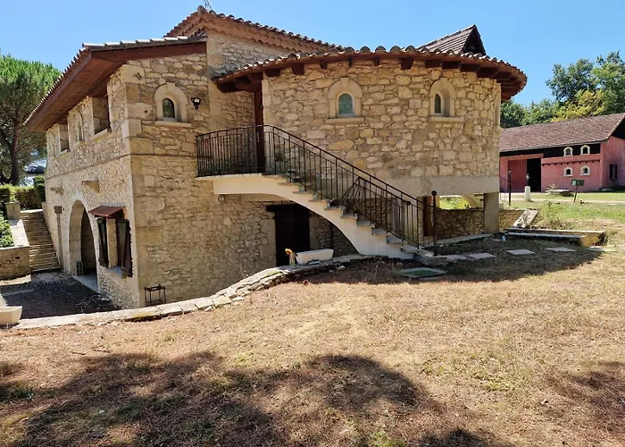 Domaine De La Tour De Peres
